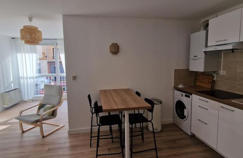 Cote Est Soquence Apartment | Family-Friendly Retreat at Jetez l'encre - 10/10 Rated Stay