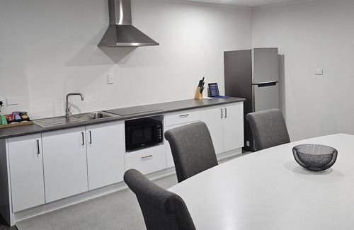 Rukuhia Hotel | Relax at JetPark Hotel Hamilton Airport: Pool & Spa Awaits