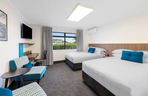 Rukuhia Hotel | Relax at JetPark Hotel Hamilton Airport: Pool & Spa Awaits
