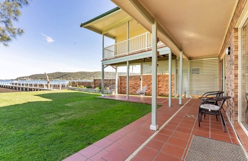 Tascott House | Relax at Jetty's End Retreat: Family-Friendly Getaway