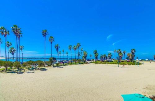 South Mission Beach House | Serene Jetty View 1 with Oceanfront Charm for Families