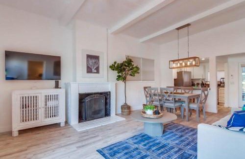 South Mission Beach House | Serene Jetty View 1 with Oceanfront Charm for Families