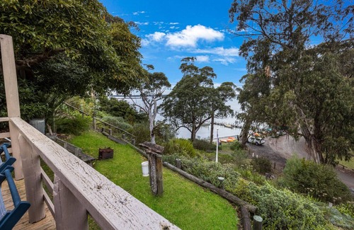 Nungurner House | Jetty View: Pelican Cabin - Feel a sense of nature in this rural environment