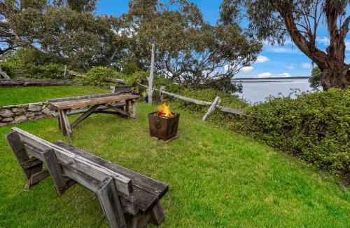Nungurner House | Relax at Jetty View - Family-Friendly Rosella Cabin