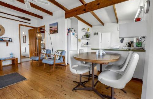 Nungurner House | Relax at Jetty View - Family-Friendly Rosella Cabin