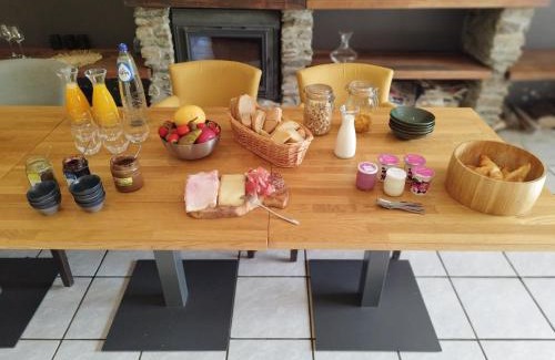 Vresse-sur-Semois Hotel | Jeux de Goûts: Pet-Friendly Oceanfront Retreat with Breakfast