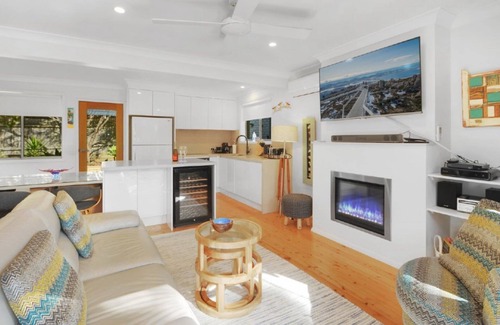 Macmasters Beach House | Discover Jewel on Newell: Oceanfront with Breakfast Included
