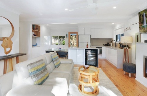 Macmasters Beach House | Discover Jewel on Newell: Oceanfront with Breakfast Included