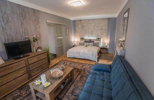 Ujlak Apartment | Riverside Retreat: Guest Rated 9.6 with Family-Friendly Perks