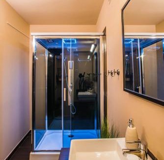 Ujlak Apartment | Riverside Retreat: Guest Rated 9.6 with Family-Friendly Perks