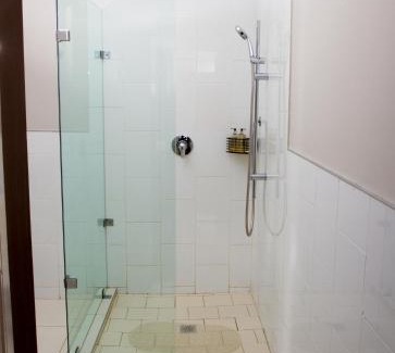 Nahoon Bed & Breakfast | Oceanfront Relaxation at JFT Jewels Guest House
