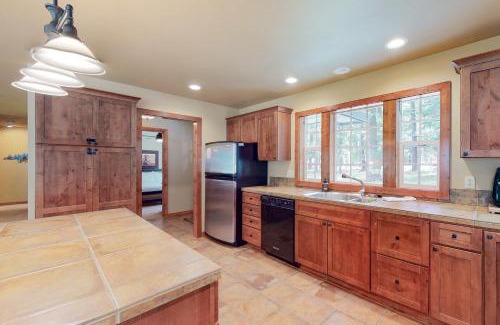 Joseph House | Unforgettable Stays at JG Farm Lake Retreat - Rated 10/10