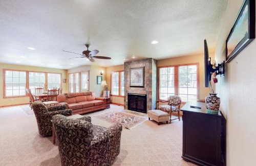 Joseph House | Unforgettable Stays at JG Farm Lake Retreat - Rated 10/10