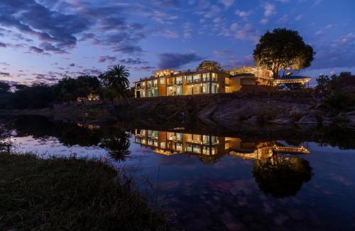 Phalsiya Hotel | Discover Jhadol Bagh: Oceanfront Retreat with Pool & Dining