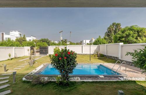 Hosur Villa | Indulge at JhilMil Pool Villa by JadeCaps – 4-Star Retreat