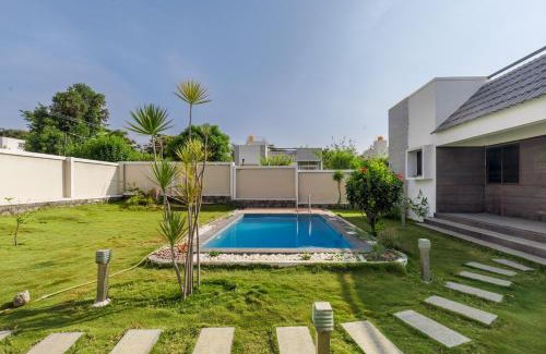 Hosur Villa | Indulge at JhilMil Pool Villa by JadeCaps – 4-Star Retreat
