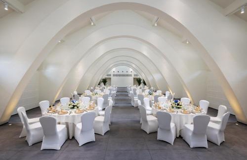 Kunshan Hotel | Elegant Jiangnan House by Yangcheng Lake in Kunshan
