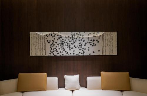 Kunshan Hotel | Elegant Jiangnan House by Yangcheng Lake in Kunshan