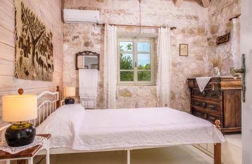Ano Vasilikos House | Discover Jianni's Villa: A 4-Star Stone Haven