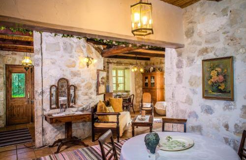 Ano Vasilikos House | Discover Jianni's Villa: A 4-Star Stone Haven