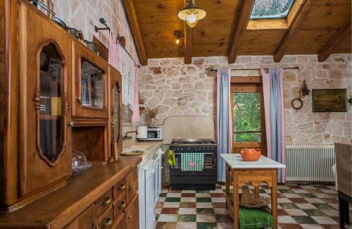 Ano Vasilikos House | Discover Jianni's Villa: A 4-Star Stone Haven