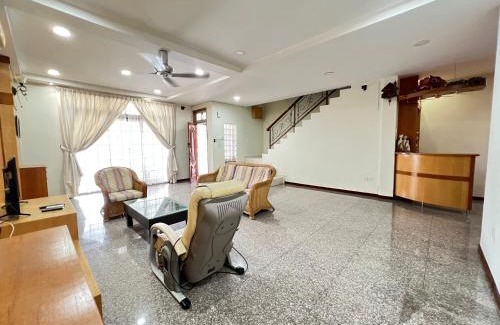 Taman Desa Tebrau House | Discover Jiaxin Homestay - Family-Friendly Stay in Terbau