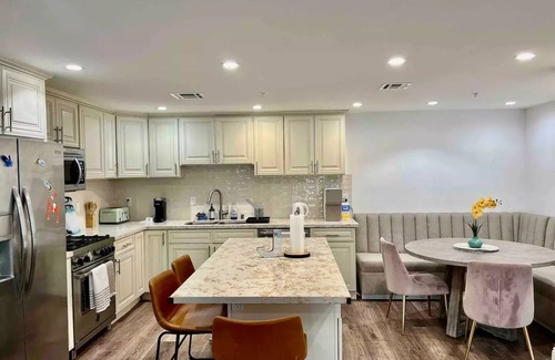 Lamanda Park Apartment | Home Away from Home: Jie’s Choice 3B2B Family Retreat