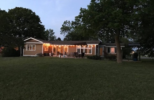 Shediac Bridge Cottage | Beachfront Cottage at Jigger's: Family and Pet Friendly