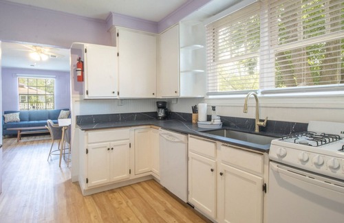 Long Beach Cottage | Beach Cottage Retreat with Hot Tub and Family-Friendly Amenities