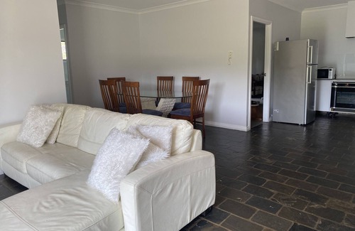 Jilliby House | Jilliby Guesthouse: Family-Friendly Retreat with Spa & Pool