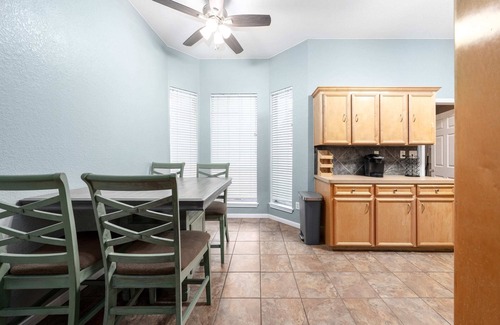 Killeen House | Exceptional Jim Ave Inn: Pet-Friendly with Breakfast Included