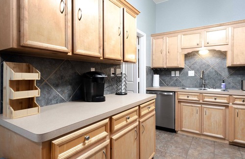 Killeen House | Exceptional Jim Ave Inn: Pet-Friendly with Breakfast Included