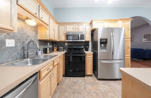 Killeen House | Exceptional Jim Ave Inn: Pet-Friendly with Breakfast Included