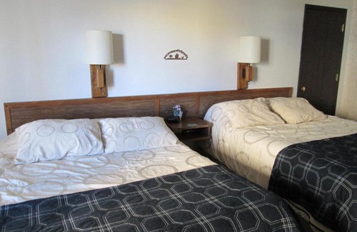 Tonopah Hotel | Pet-Friendly Jim Butler Inn & Suites with Pool Access