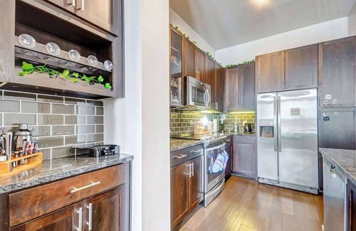 East Downtown Houston Apartment | Jim's Suite Retreat S