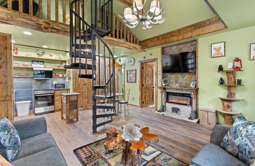 Jim Thorpe Cabin | Rustic Getaway with Hot Tub, EV Charger & Outdoor Fun