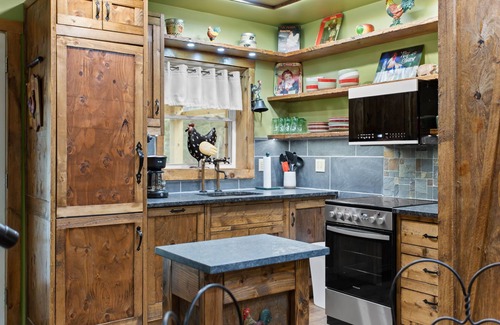 Jim Thorpe Cabin | Rustic Getaway with Hot Tub, EV Charger & Outdoor Fun