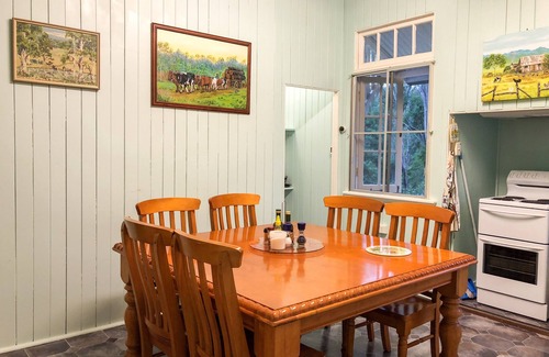 Jimna House | Jimna "Old School" Holiday House: Guest Rated 9.8, Ocean View