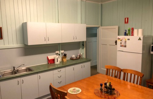 Jimna House | Jimna "Old School" Holiday House: Guest Rated 9.8, Ocean View
