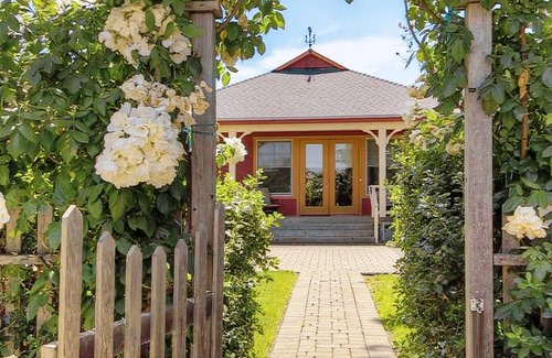 Geyserville House | Relaxing Retreat at JimTown in Alexander Valley
