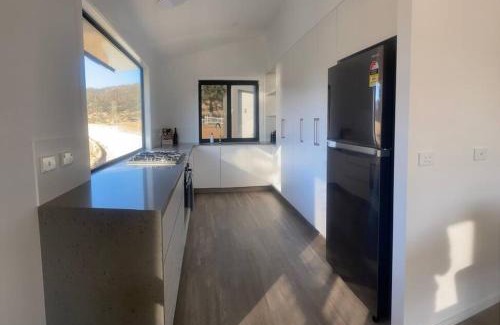 East Jindabyne House | Top-Rated Jindabyne House: Alpine Views & Cozy Fireplace
