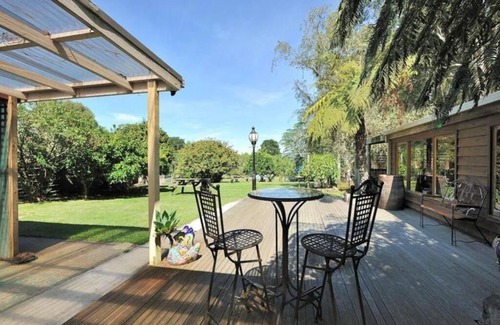 Jindivick House | Discover Jindi Hills Retreat: Family & Pet Friendly Escape