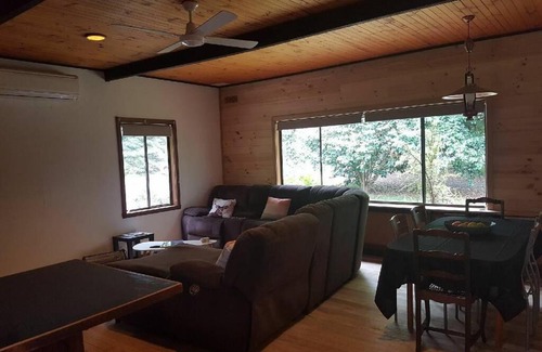 Jindivick House | Discover Jindi Hills Retreat: Family & Pet Friendly Escape