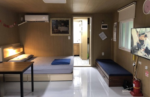 Kiru-ri House | Relax at Jindo Brown Guest House with Pool & Hot Tub