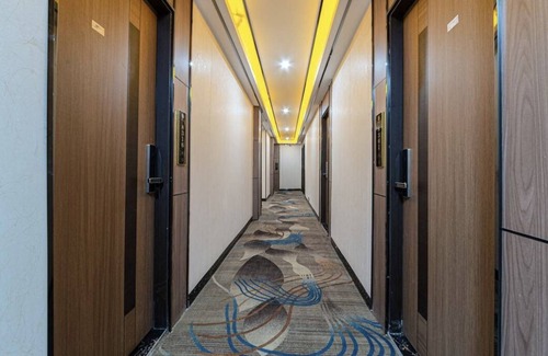 Dongguan City Center Apartment | Jing Du Gong Guan