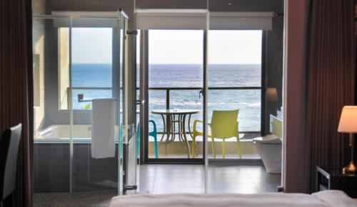 Sail Rock Beach House | Discover Jing Guan Hotel: Top-Rated with Family Amenities