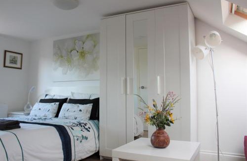 Jubilee Apartment | Discover Jing's Loft: A Guest-Favored Studio Retreat