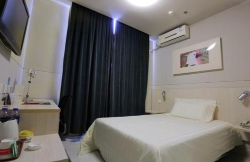 Guangyang District Hotel | Convenient Stay at Jinjiang Inn Langfang Pedestrian Street