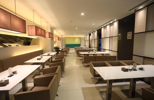 Yuzhong Hotel | Convenient Jinjiang Inn Select near Caiyuanba Railway Station