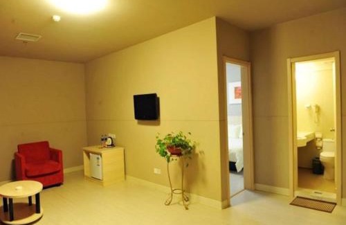 Zhengdong New Area Hotel | Family-Friendly Stay at Jinjiang Inn Zhengzhou Convention Center